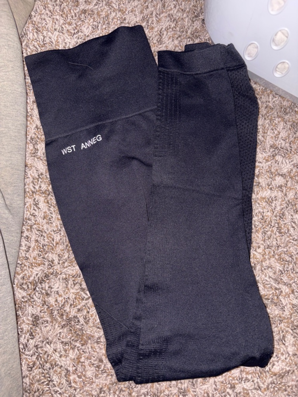 Black Seamless Leggings with Subtle Logo
